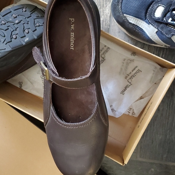 Shoes - Picture 2 of 6